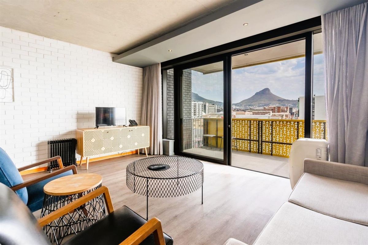 Furnished Apartment For Sale in Woodstock, Cape Town - Photo 2