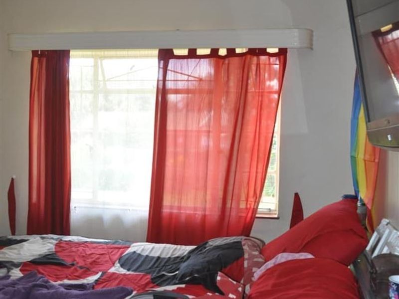 Charming 3-Bedroom Family Home For Sale In Sasolburg Central - Photo 10