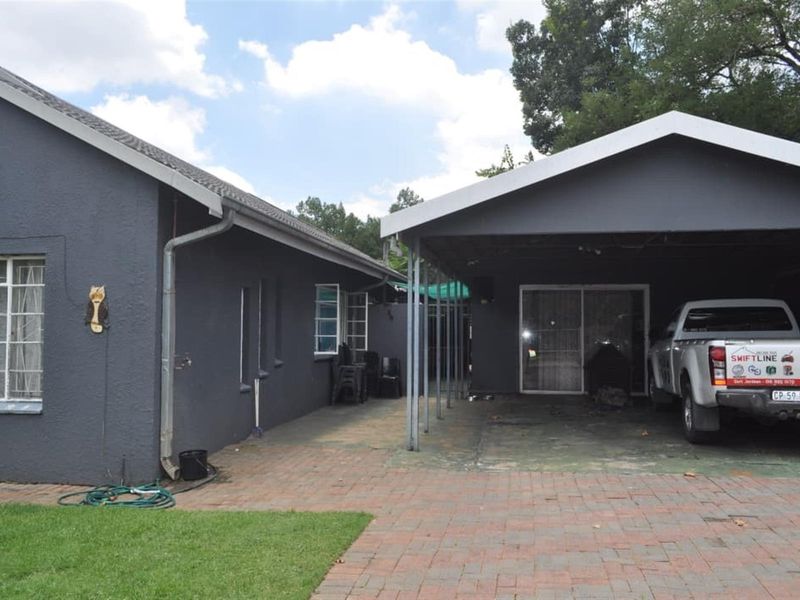 Charming 3-Bedroom Family Home For Sale In Sasolburg Central - Photo 2