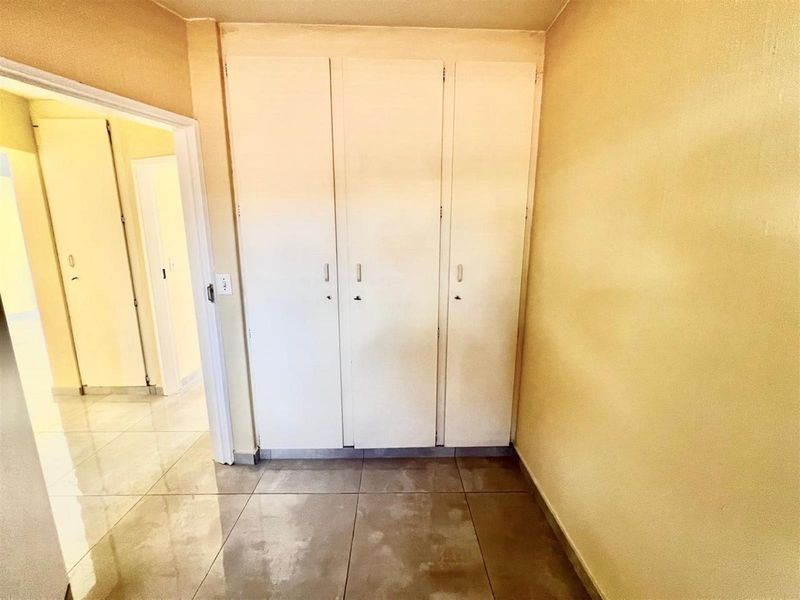 2 Bed 1 Bath 1 Apartment For Sale in Ferndale, Randburg - Photo 10