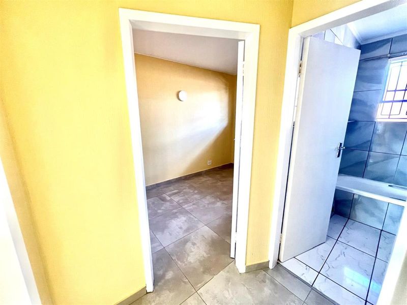 2 Bed 1 Bath 1 Apartment For Sale in Ferndale, Randburg - Photo 7