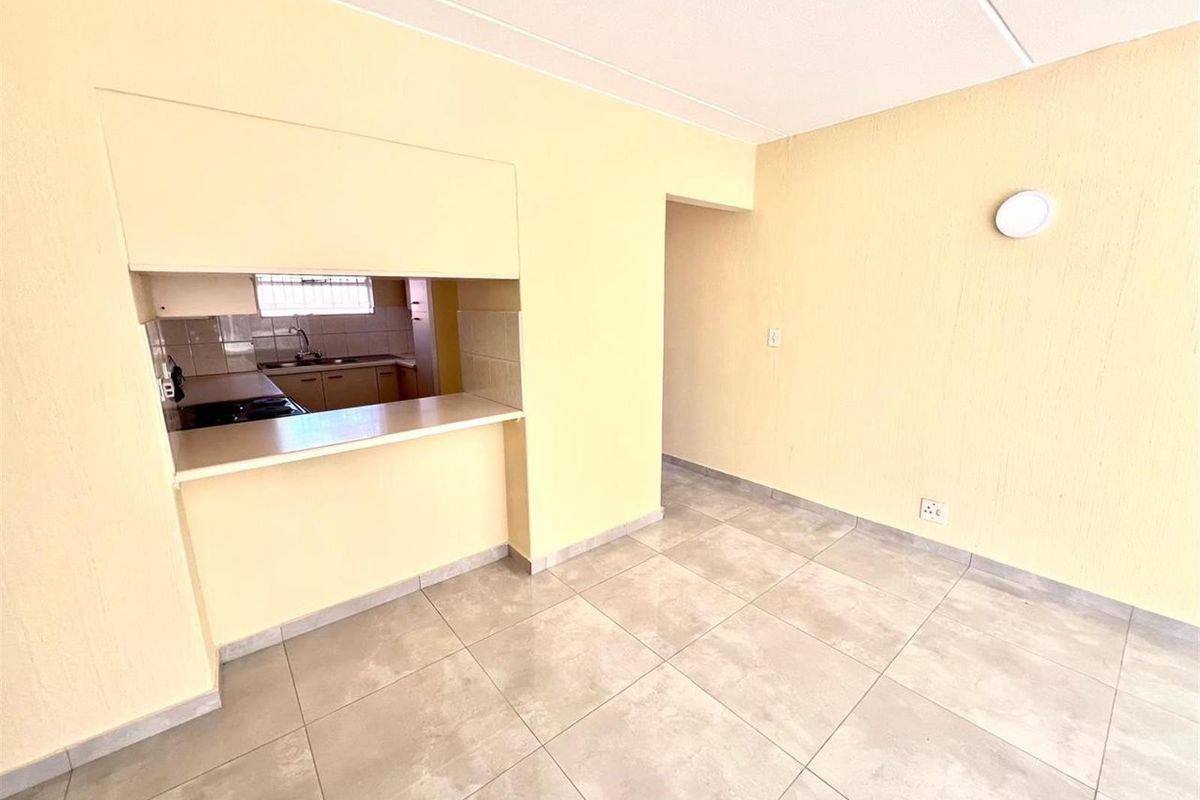 2 Bed 1 Bath 1 Apartment For Sale in Ferndale, Randburg - Photo 4