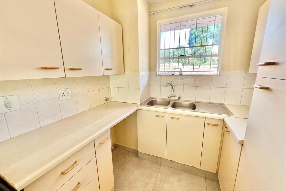 2 Bed 1 Bath 1 Apartment For Sale in Ferndale, Randburg - Photo 3