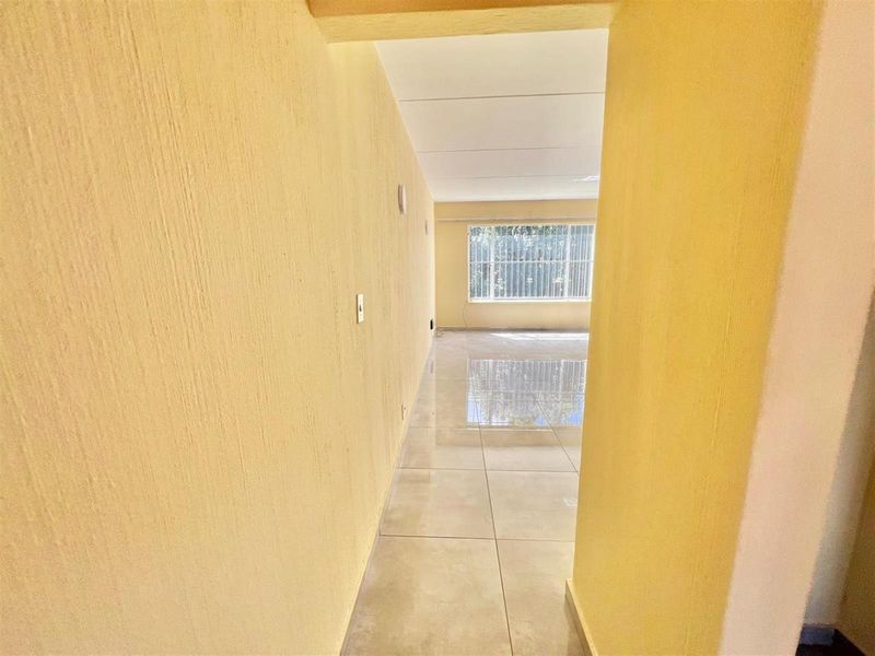 2 Bed 1 Bath 1 Apartment For Sale in Ferndale, Randburg - Photo 5