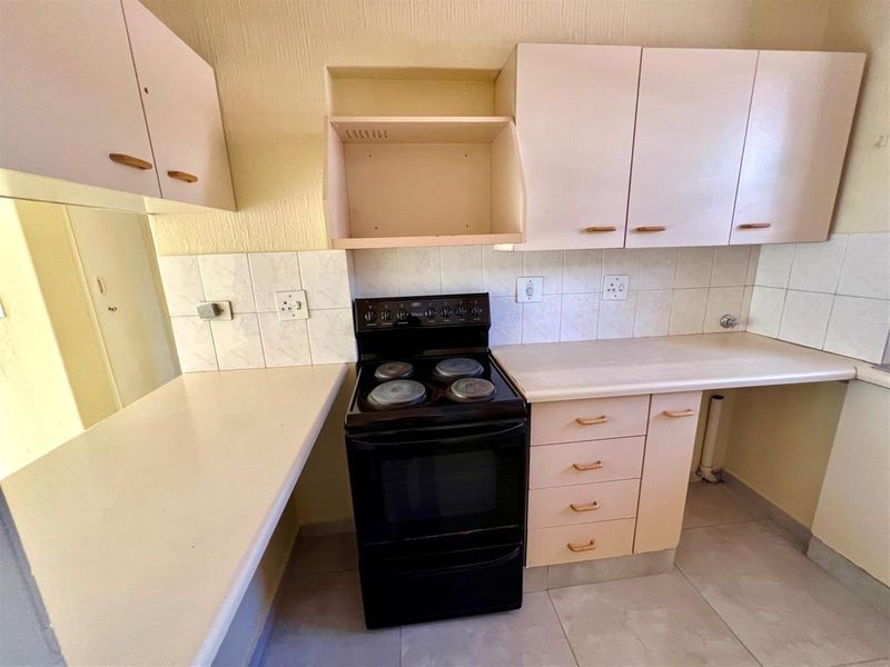 2 Bed 1 Bath 1 Apartment For Sale in Ferndale, Randburg - Photo 2