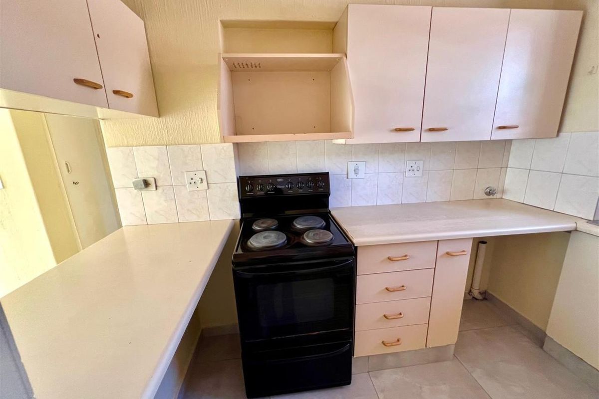 2 Bed 1 Bath 1 Apartment For Sale in Ferndale, Randburg - Photo 2