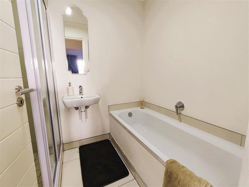 Apartments For Sale in Cape Town City Centre, Cape Town - Photo 9