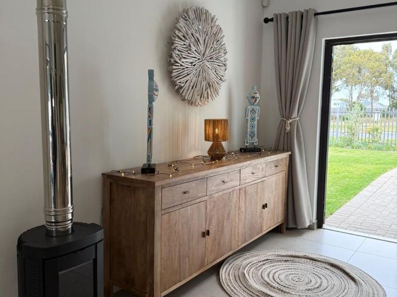House available in Middedorp, Langebaan - Photo 9
