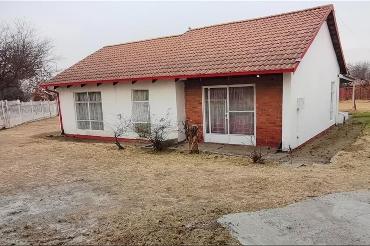 House For Sale in Thistle Grove, Kinross, Secunda - Photo 2