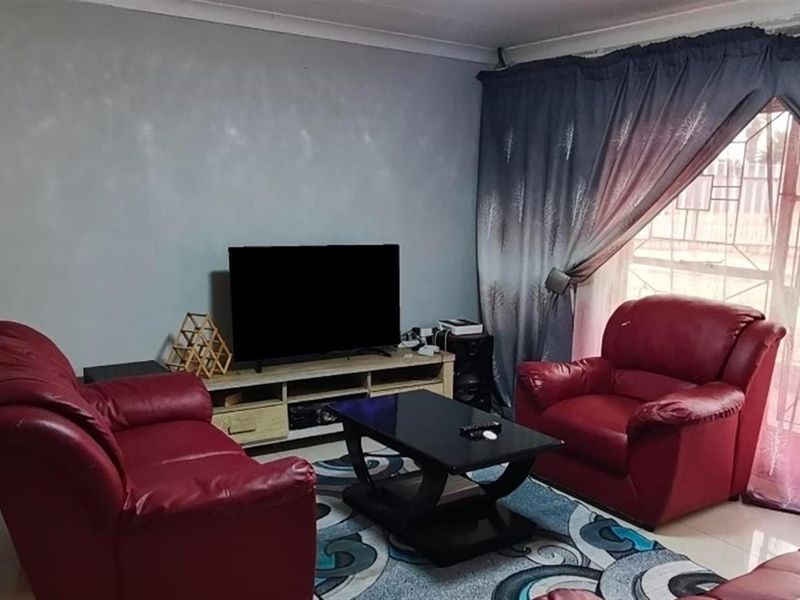 House For Sale in Thistle Grove, Kinross, Secunda - Photo 4