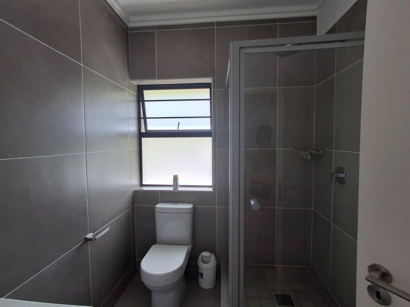 Spacious 3-Bedroom Ground-Floor Apartment in Sought-After Ballito Village - Photo 9