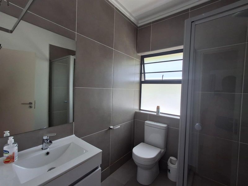 Spacious 3-Bedroom Ground-Floor Apartment in Sought-After Ballito Village - Photo 8