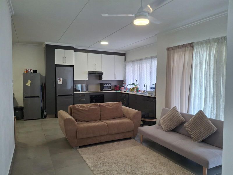 Spacious 3-Bedroom Ground-Floor Apartment in Sought-After Ballito Village - Photo 4