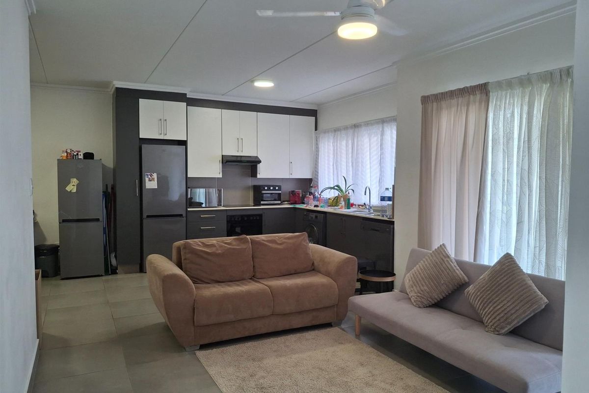 Spacious 3-Bedroom Ground-Floor Apartment in Sought-After Ballito Village - Photo 4