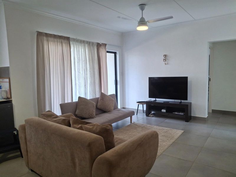 Spacious 3-Bedroom Ground-Floor Apartment in Sought-After Ballito Village - Photo 2