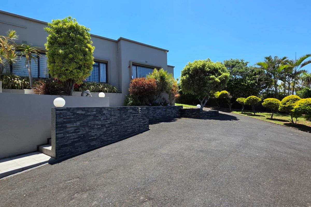 Spectacular 5 bedroom, 3 bathroom home with Panoramic Sea views - Photo 2