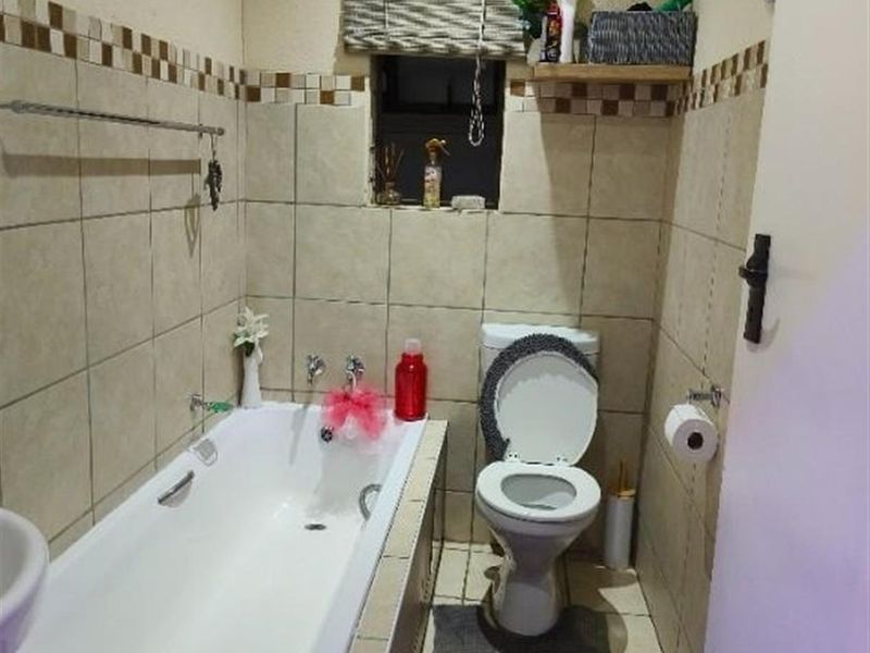 House For Sale in Leopard's Rest Security Estate, Albertsdal, Alberton - Photo 8