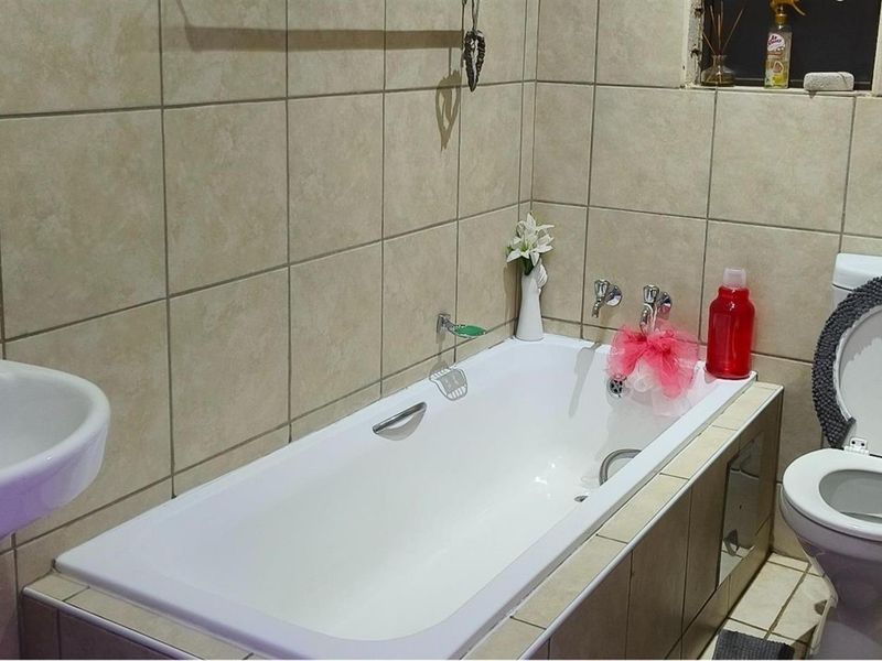 House For Sale in Leopard's Rest Security Estate, Albertsdal, Alberton - Photo 9