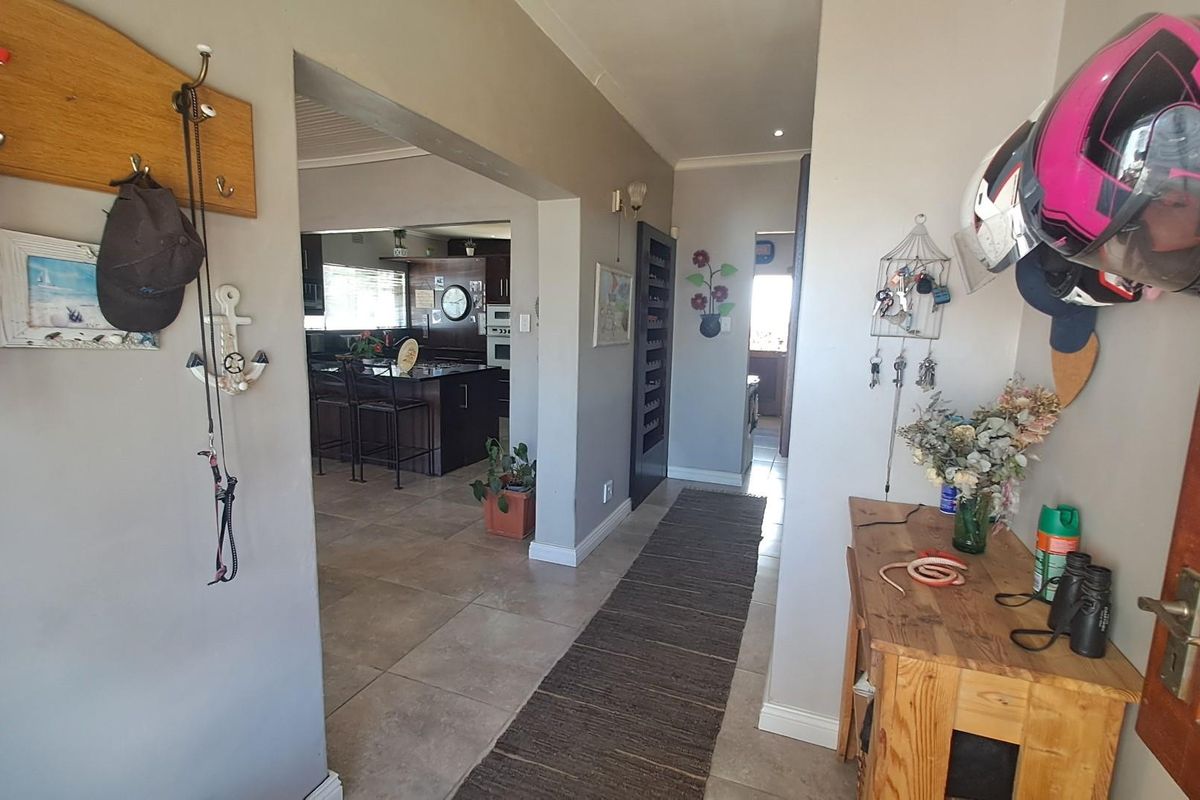 3 Bedroom House For Sale in Amandelrug, Malmesbury - Photo 4