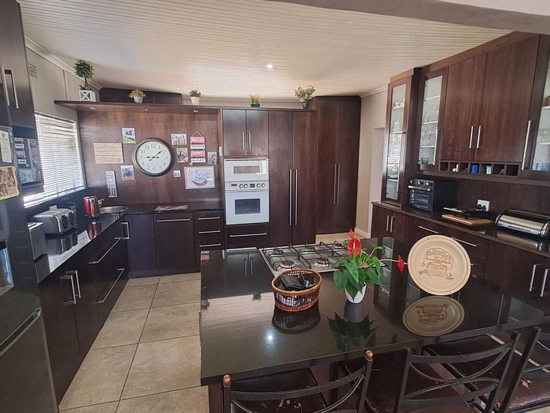 3 Bedroom House For Sale in Amandelrug, Malmesbury - Photo 7