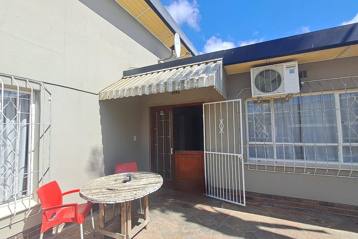 3 Bedroom House For Sale in Amandelrug, Malmesbury - Photo 3