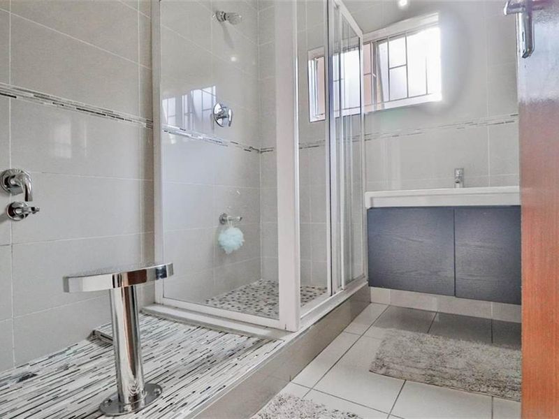 6 Bed Family Home for sale in Actonville - Photo 7