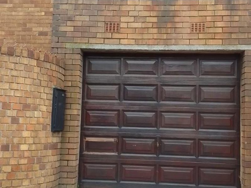 6 Bed Family Home for sale in Actonville - Photo 2