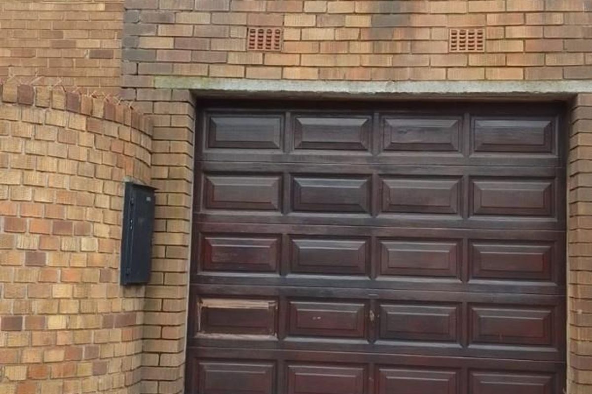 6 Bed Family Home for sale in Actonville - Photo 2