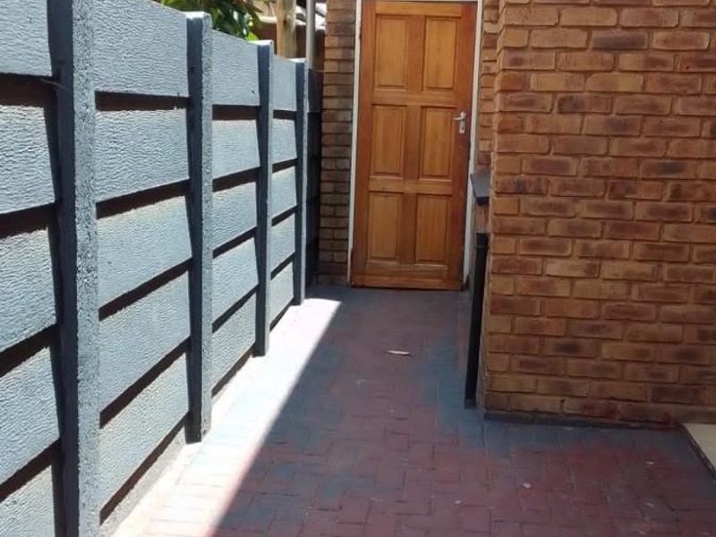 6 Bed Family Home for sale in Actonville - Photo 5