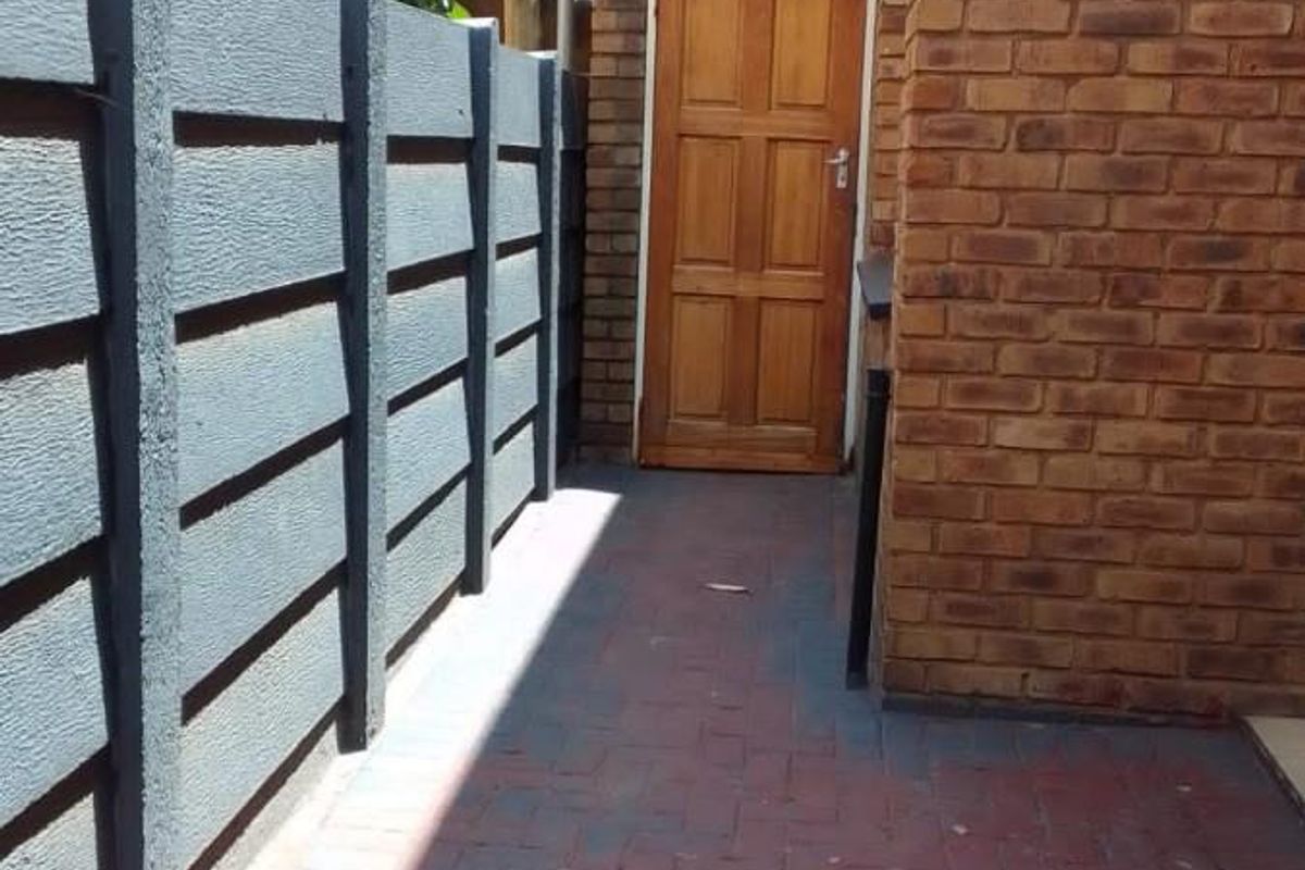 6 Bed Family Home for sale in Actonville - Photo 5