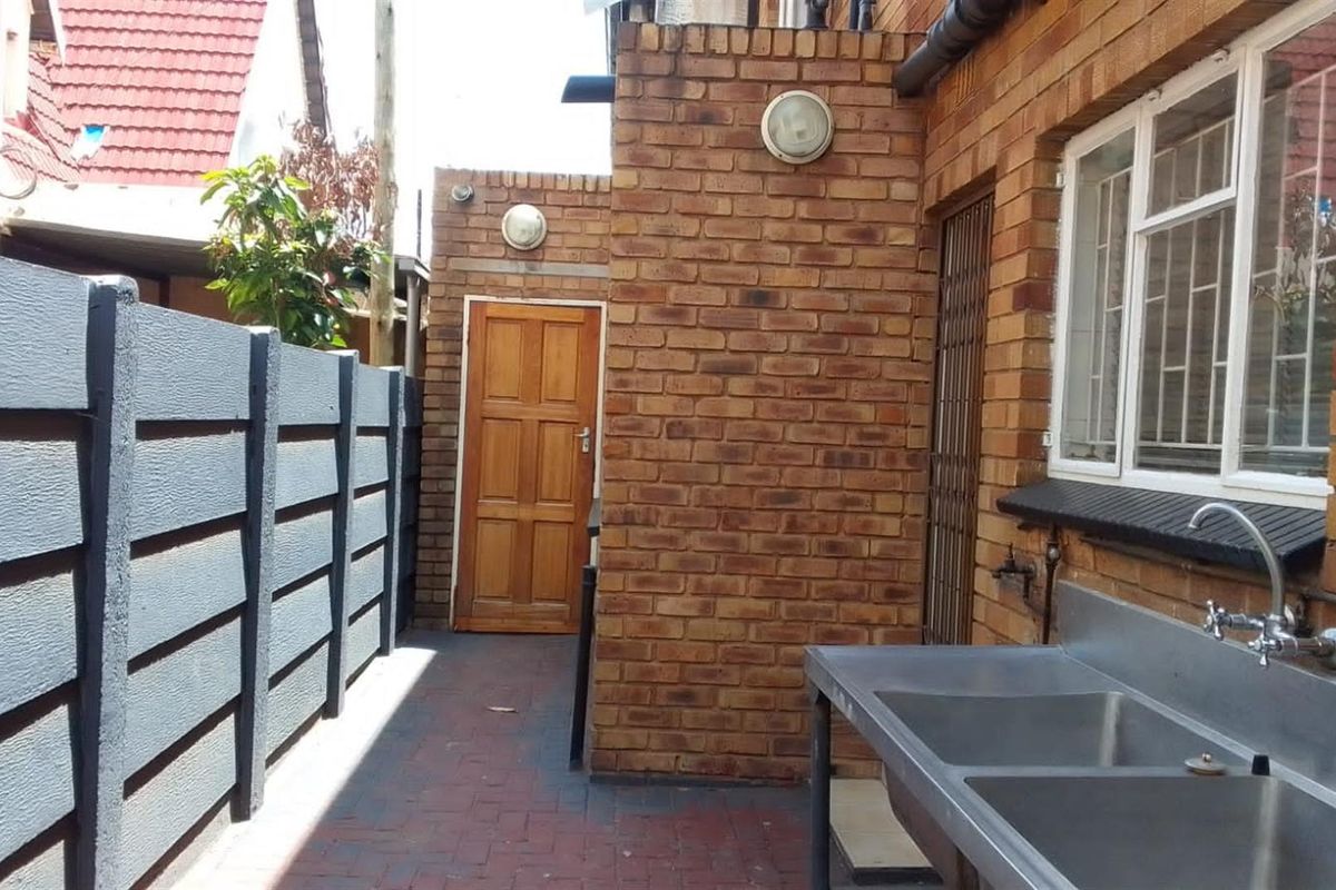 6 Bed Family Home for sale in Actonville - Photo 4