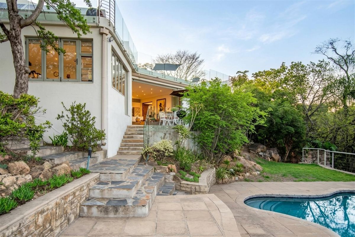 3 bedroom 3 bathroom House with 2 flatlets. CONTEMPORARY DESIGN!! STUNNING VIEWS!!! - Photo 5