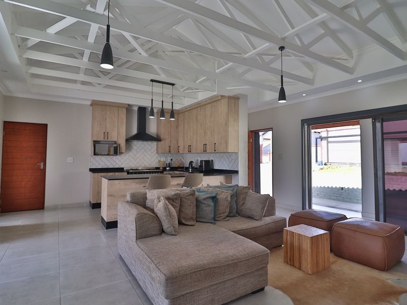 Elegant 3-Bedroom Home with Stunning Views in Secure Intaba Estate - Photo 10