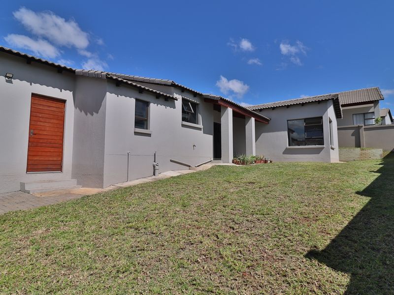 Elegant 3-Bedroom Home with Stunning Views in Secure Intaba Estate - Photo 8