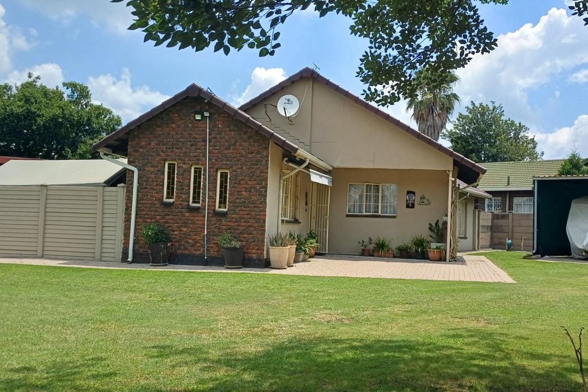 House For Sale in Secunda - Photo 2