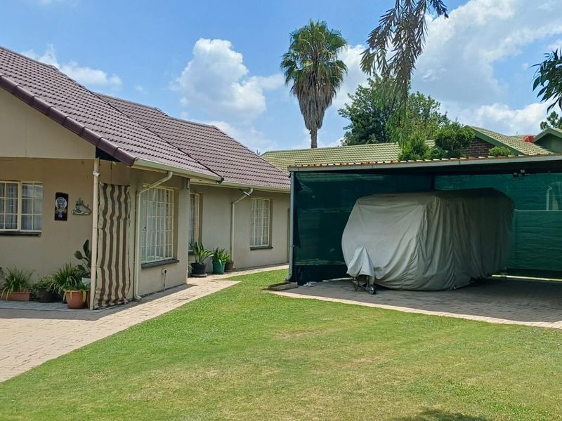 House For Sale in Secunda - Photo 3