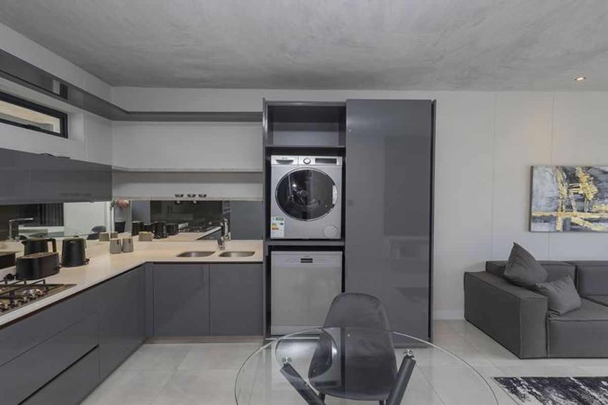 TO LET - Furnished 1 Bed Apartment To Rent in Houghton Estate, Johannesburg - Photo 4