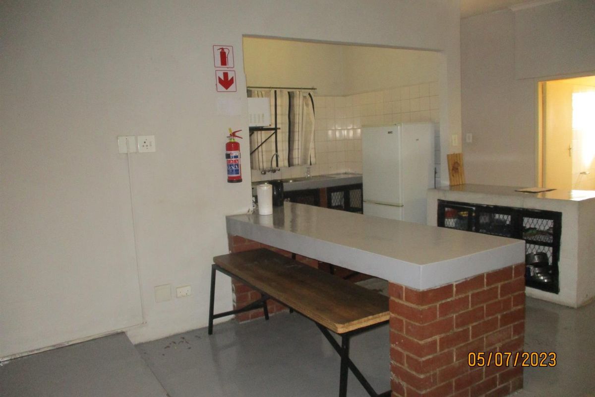 Student Rooms for Sale in Braamfontein - Photo 2