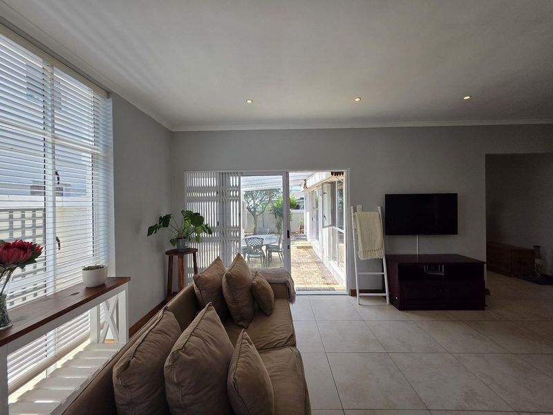 House For Sale in Fountains Estate, Jeffreys Bay - Photo 10