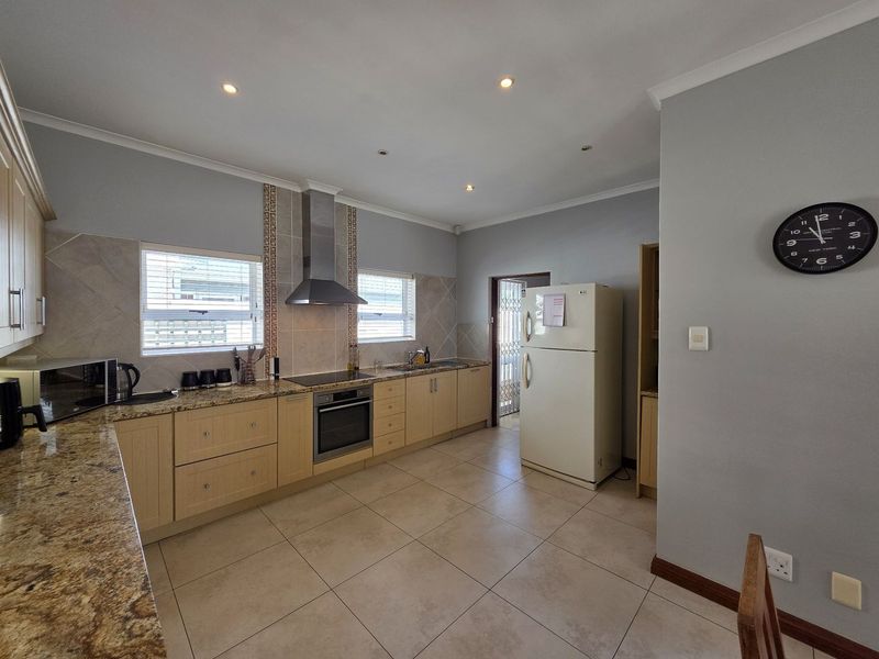 House For Sale in Fountains Estate, Jeffreys Bay - Photo 2