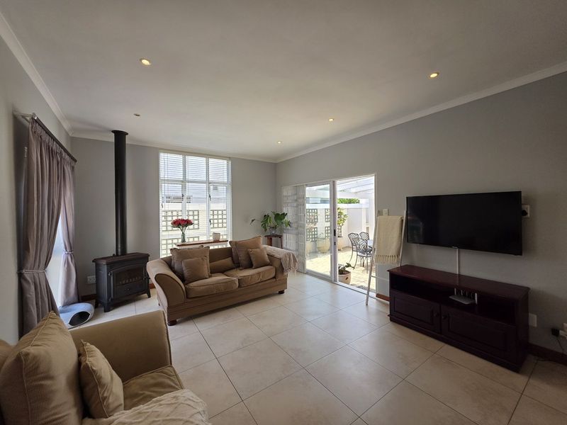 House For Sale in Fountains Estate, Jeffreys Bay - Photo 9