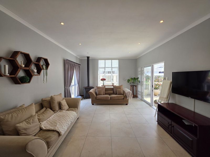 House For Sale in Fountains Estate, Jeffreys Bay - Photo 8