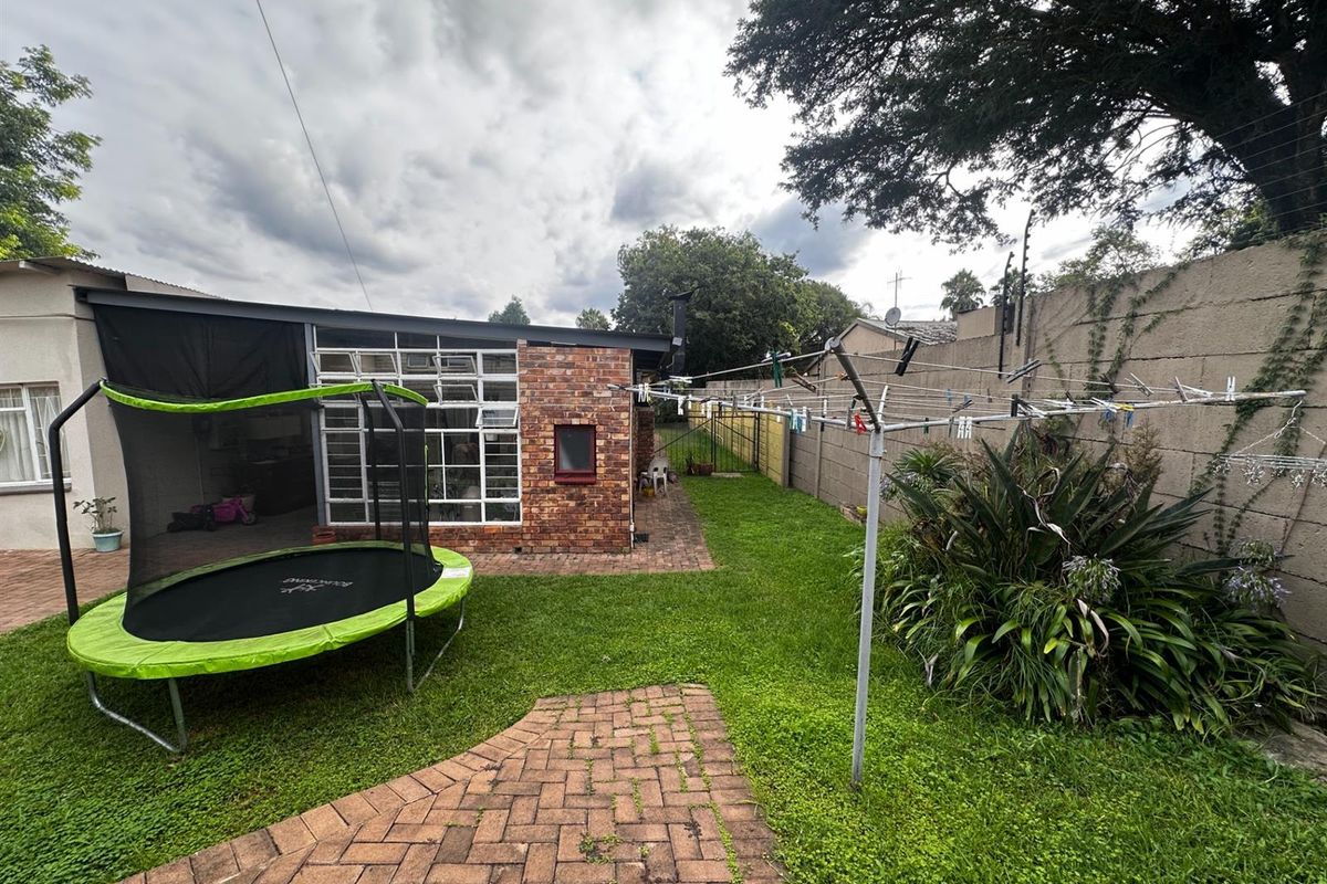 House For Sale in East Lynne, Pretoria - Photo 5