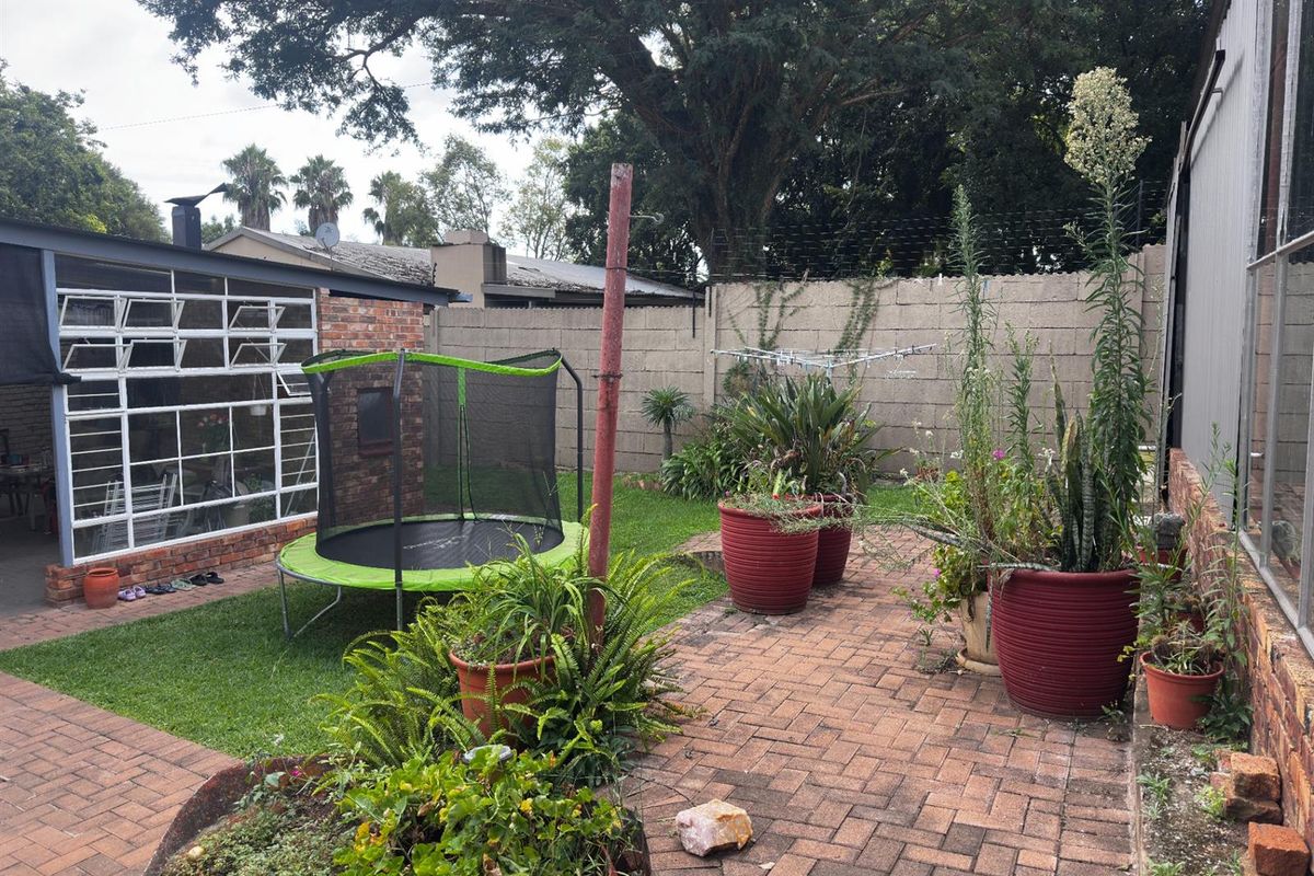 House For Sale in East Lynne, Pretoria - Photo 4