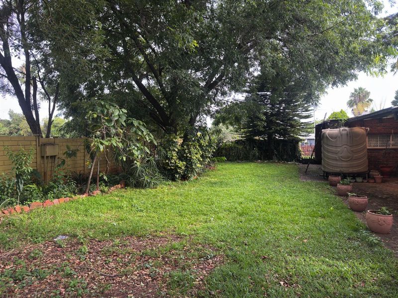 House For Sale in East Lynne, Pretoria - Photo 2