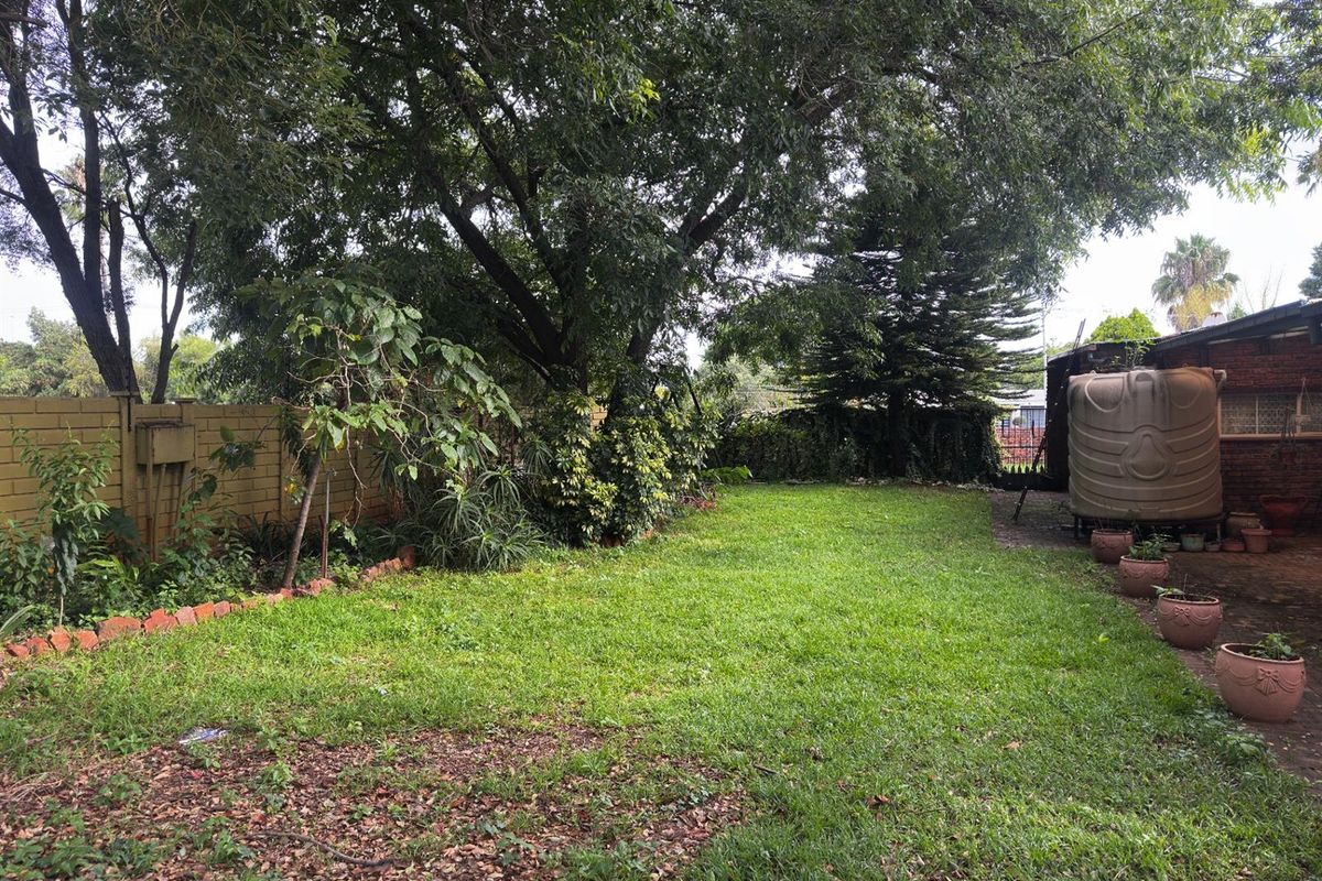 House For Sale in East Lynne, Pretoria - Photo 2