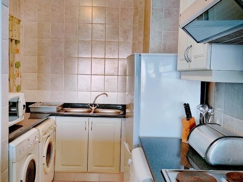 Furnished ground floor apartment with a view - Photo 10