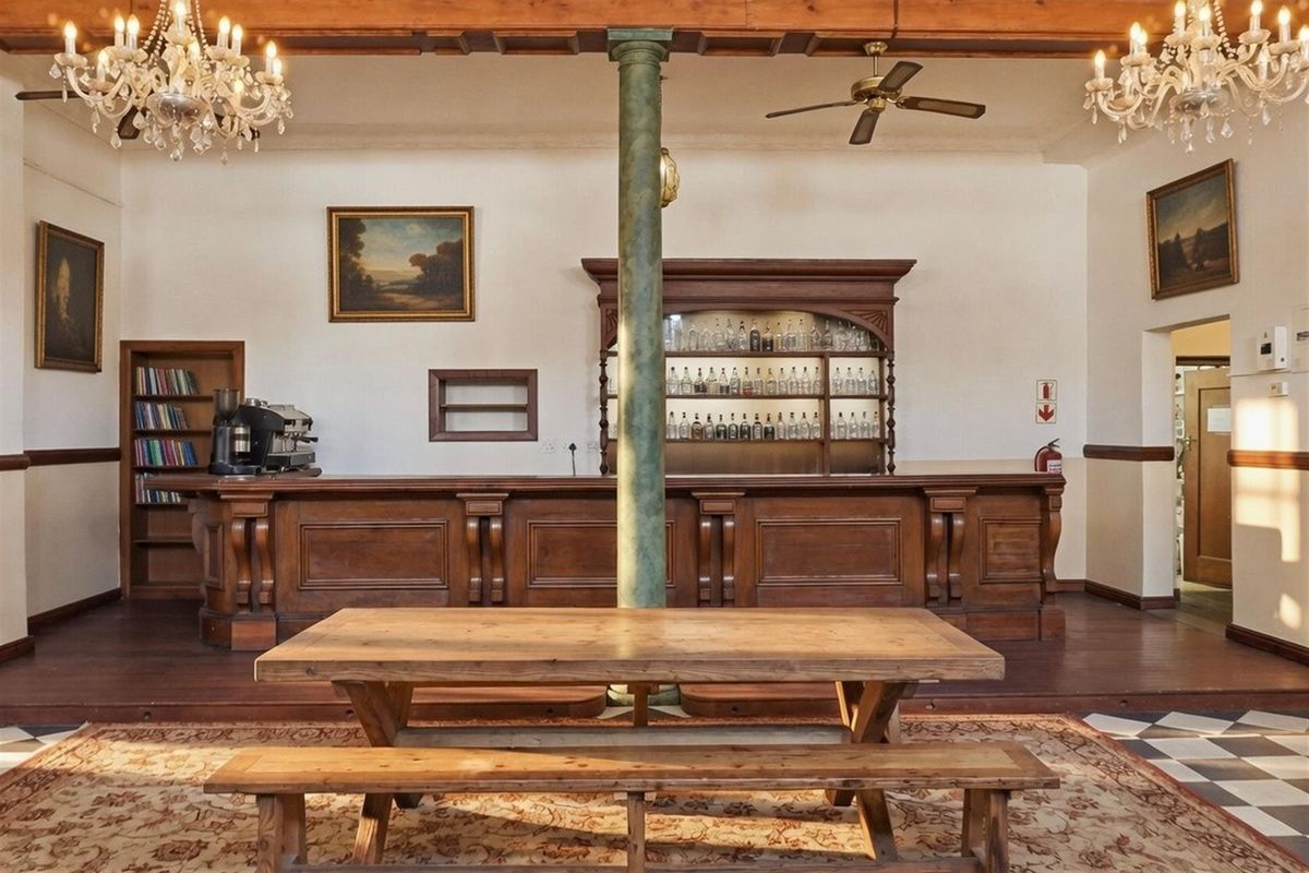 A Restored Victorian Landmark in the Heart of Woodstock - The Altona - Photo 5