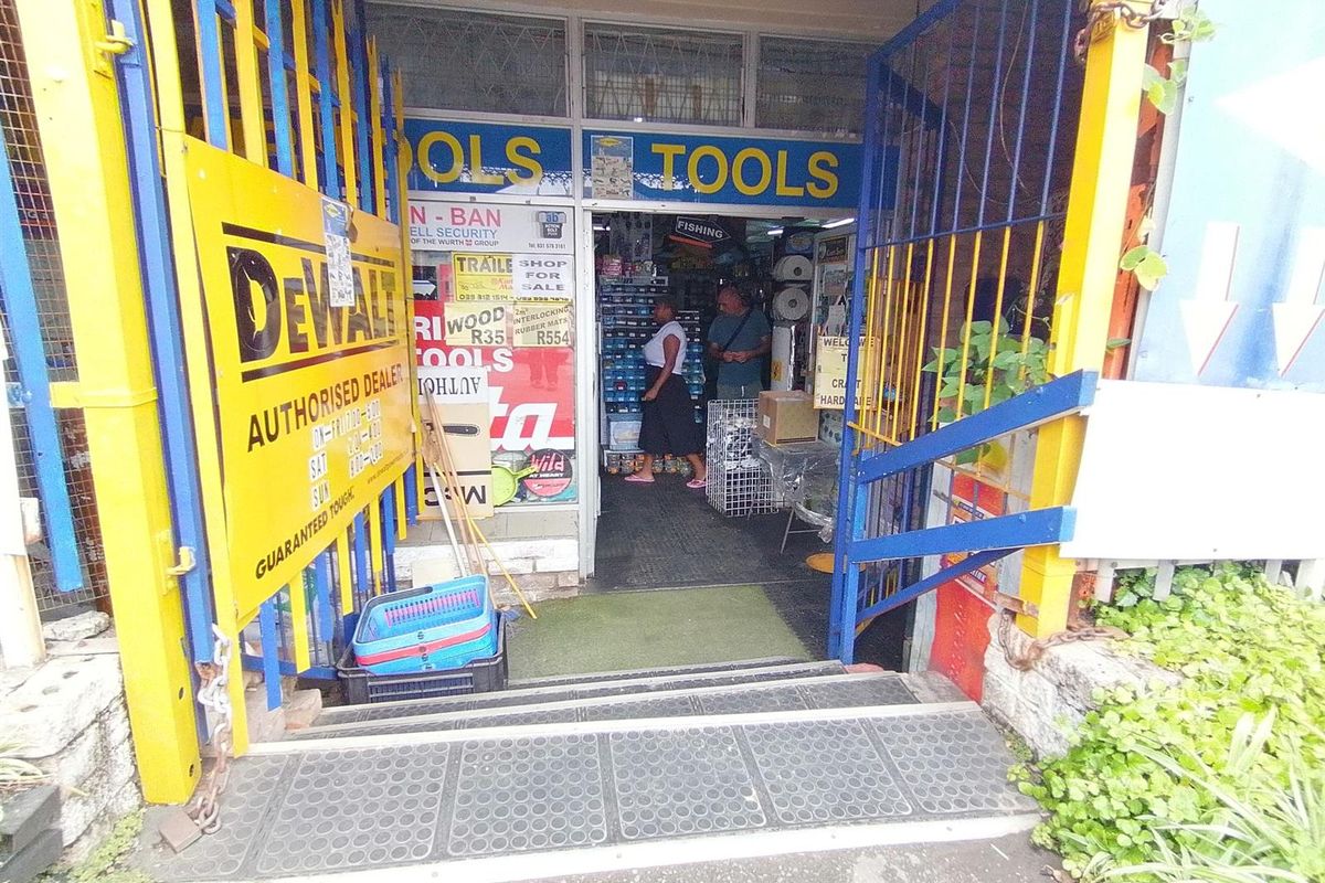 Manaba Business Hub. Established Hardware Store and Timber warehouse | 294 m2 - Photo 3