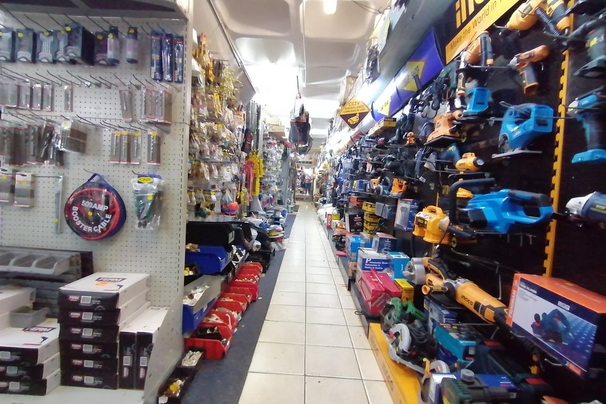 Manaba Business Hub. Established Hardware Store and Timber warehouse | 294 m2 - Photo 5